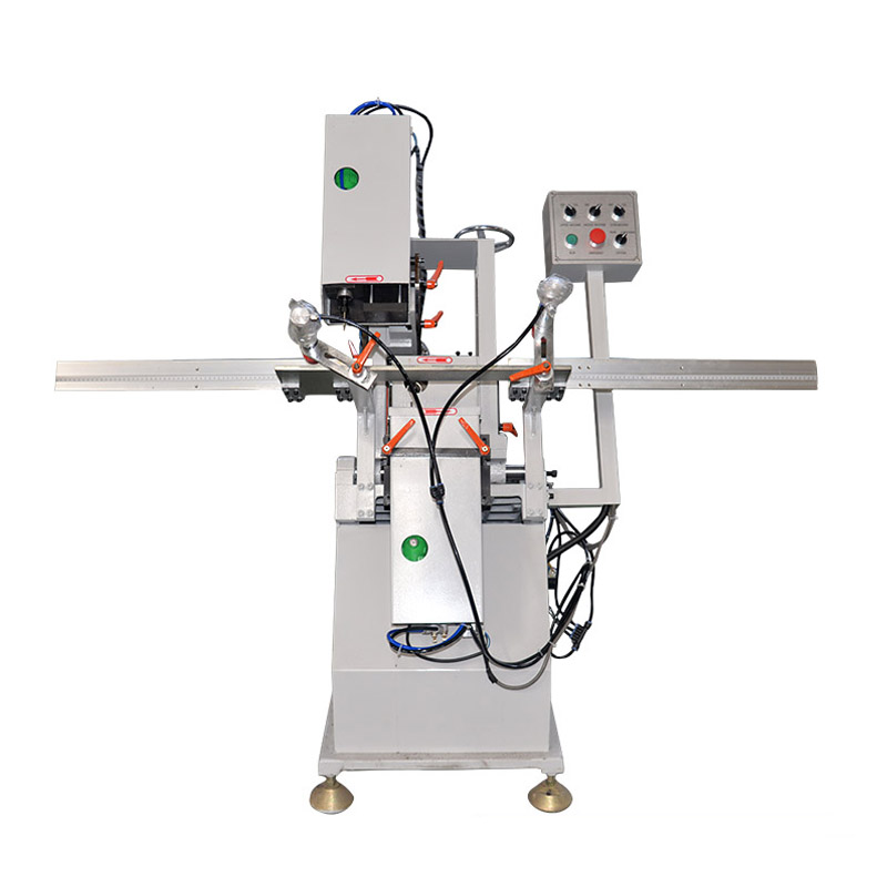 Автоматический фрезерный станок для прорезки водяных щелей в ПВХ и УПВХ.