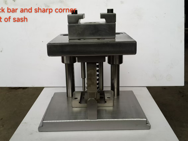 lock bar and sharp corner cut mould800.jpg
