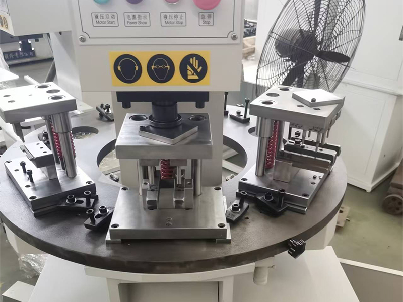 punching die mould.jpg