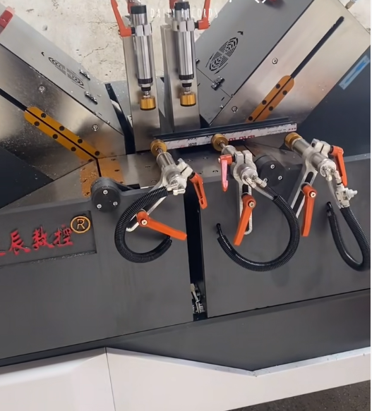 20260124_1769215952422133.png double head miter cutting saw clamping.png