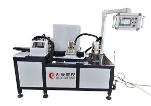 Станок с ЧПУ с автоматической подачей для многопрофильной резки алюминиевых профилей.